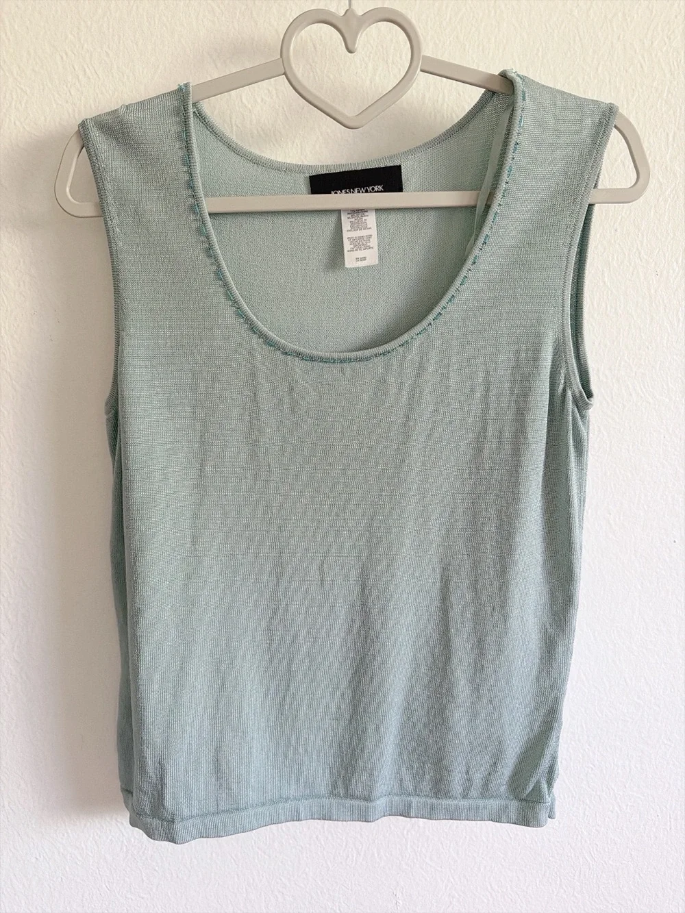 Jones New York Sleeveless Scoop Neck Tank in